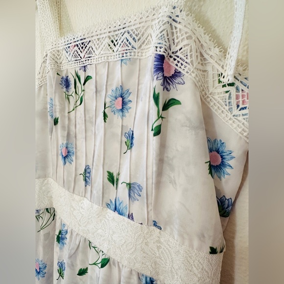 White floral maxi dress with bow straps / small - Picture 4 of 11